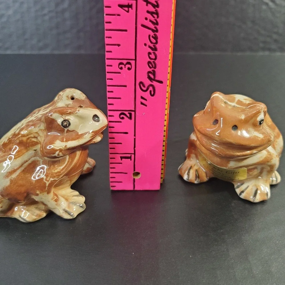Alaskan Clay FROG Salt & Pepper Shaker Set Brown Cream‎ Swirl Made In Alaska